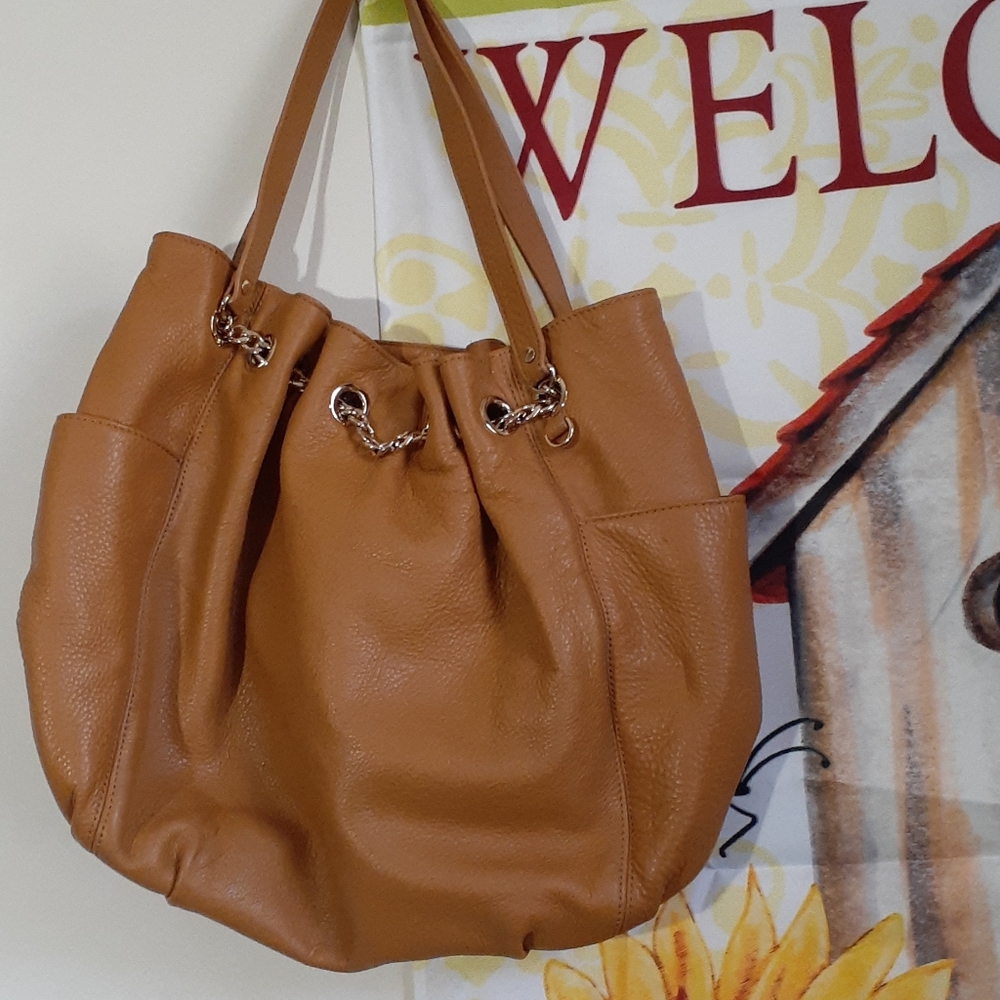 Leather - Picture 2 of 4